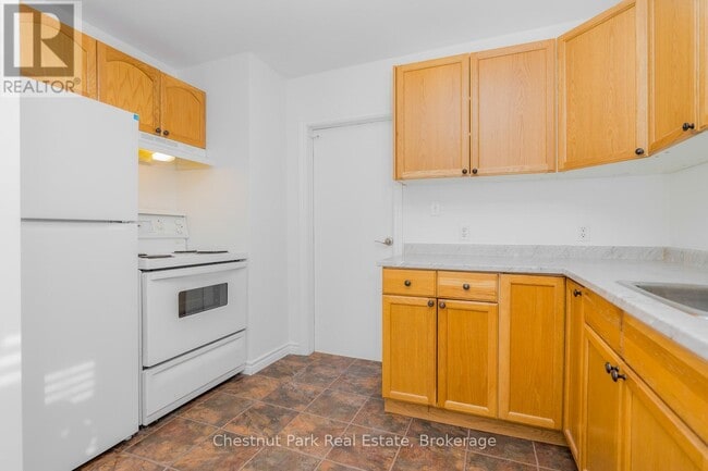 Building Photo - 285 Ste Marie St