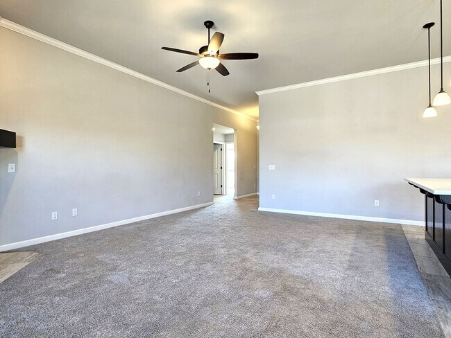 Building Photo - Welcome to this gorgeous 3 bed / 2 bath ho...