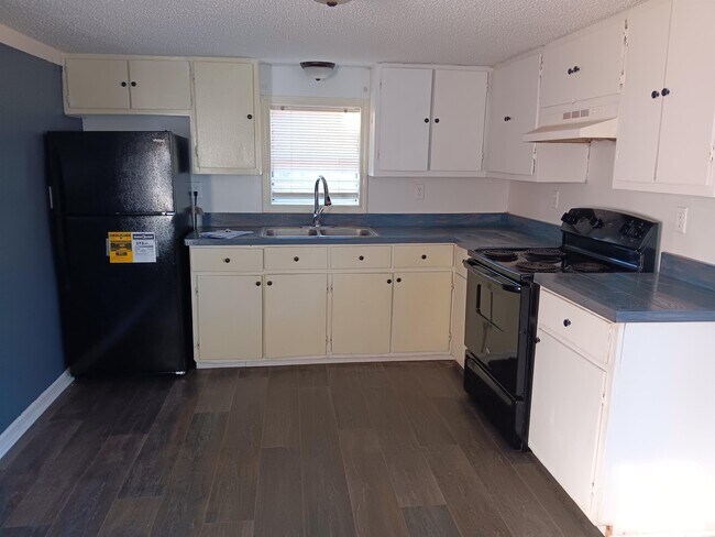 Building Photo - 416 Stepp Dr