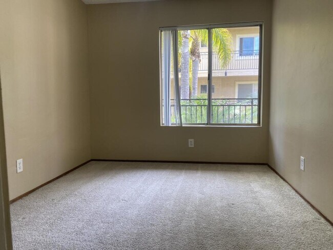 Building Photo - 7555 Linda Vista Rd