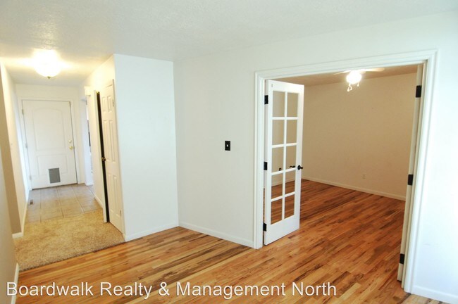 Building Photo - 4 br, 2 bath House - 1215 E 3rd St