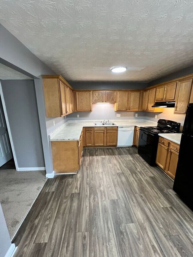 Foto del edificio - FINALLY a 2 bedroom 1.5 bath townhome available in Lawrenceville!