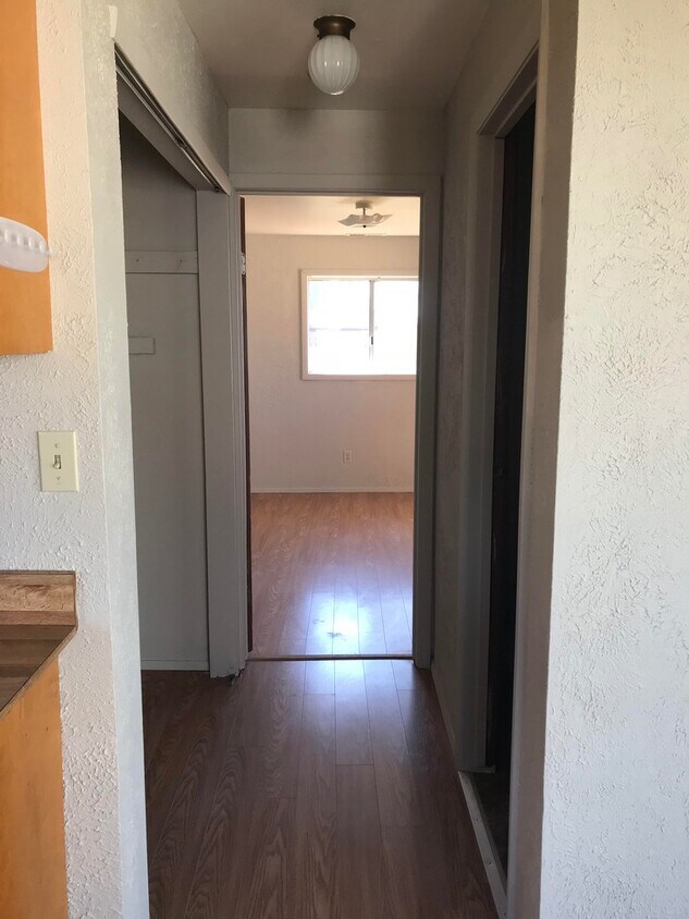 Foto principal - 3 Bedroom 2 Bath House on 5 acres