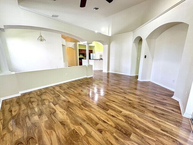 Foto del edificio - 10864 Cory Lake Dr