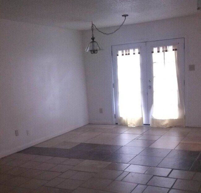 Building Photo - 4722 Columbine Ct