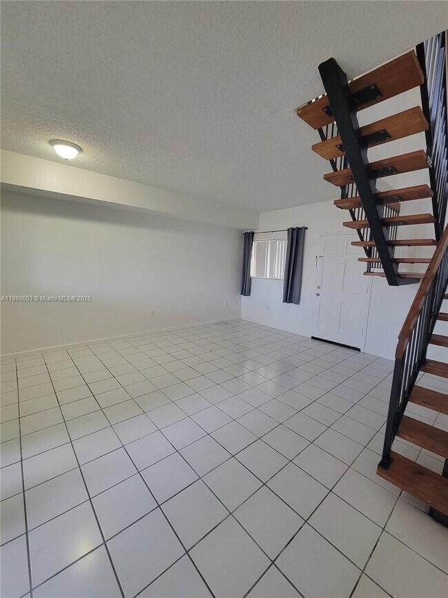 Foto del edificio - 355 E 33rd St