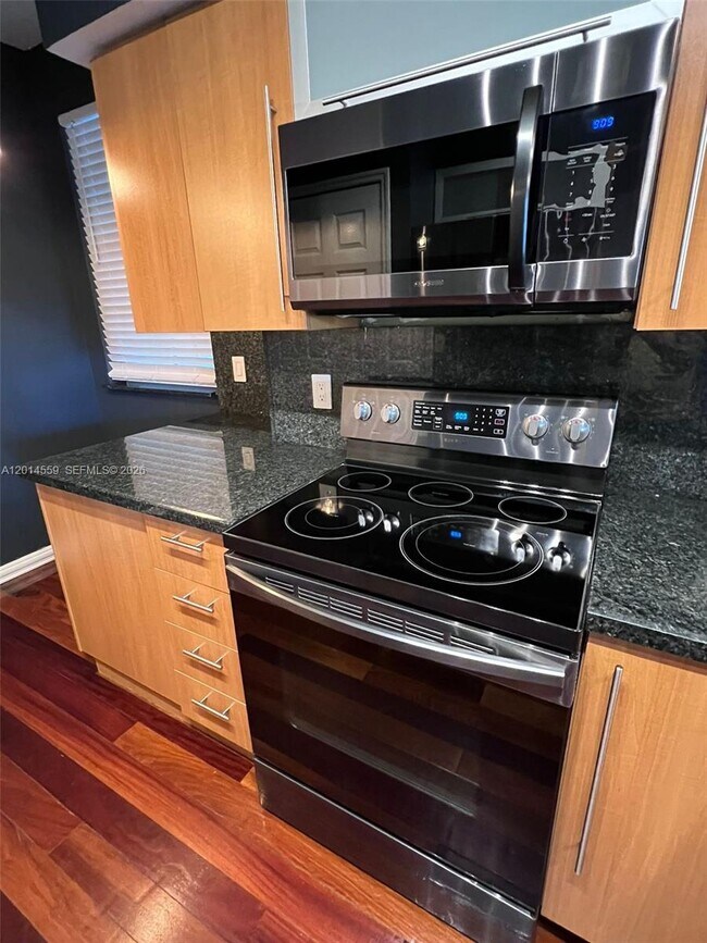 Foto del edificio - 3165 NE 184th St