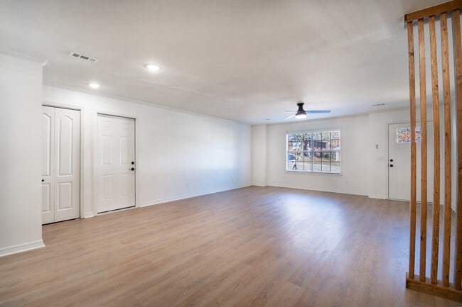 Building Photo - 40 Holly Dr