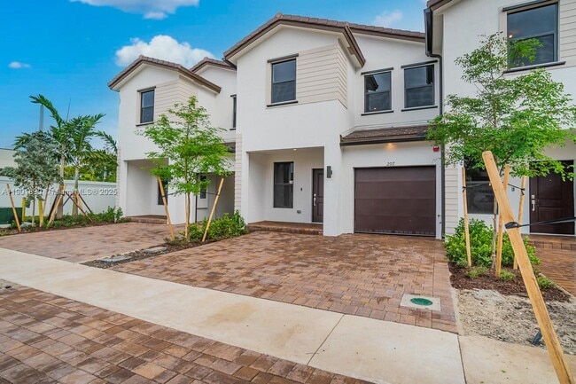 Foto del edificio - 207 SW 159th Ter