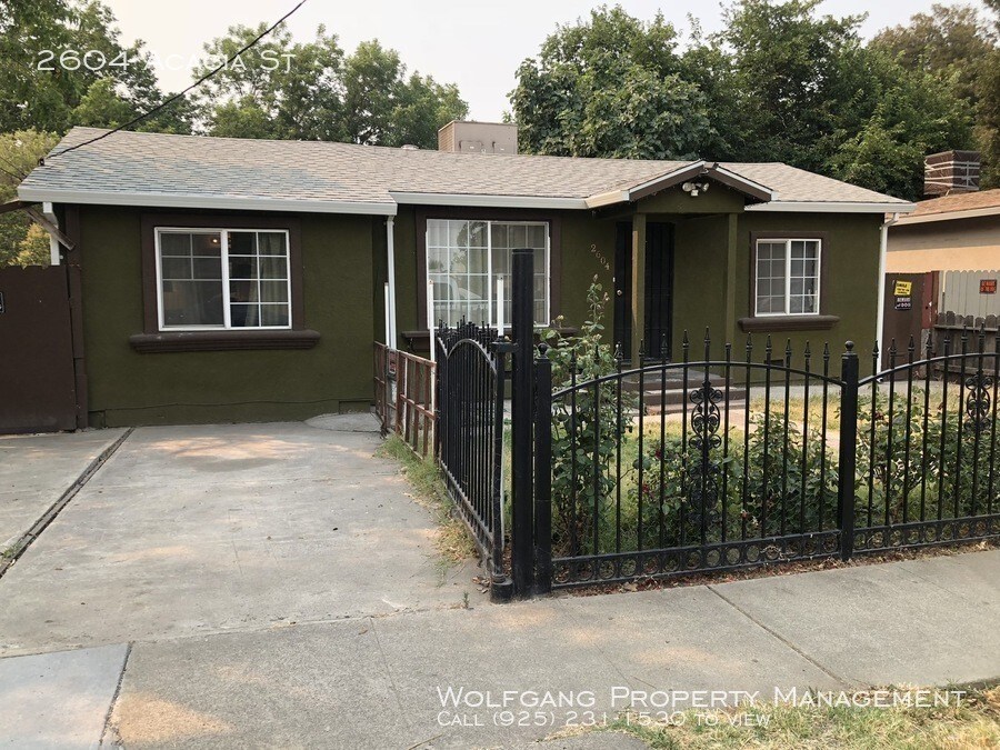 Primary Photo - 2604 Acacia St