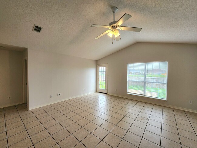 Foto del edificio - 3/2 with garage in Hampton Park of Foley