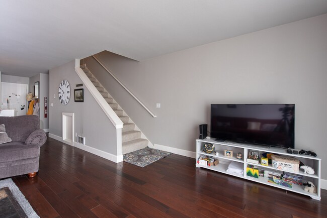Foto del edificio - Incredible DT Kirkland 2bd 1.5 Bath Townho...