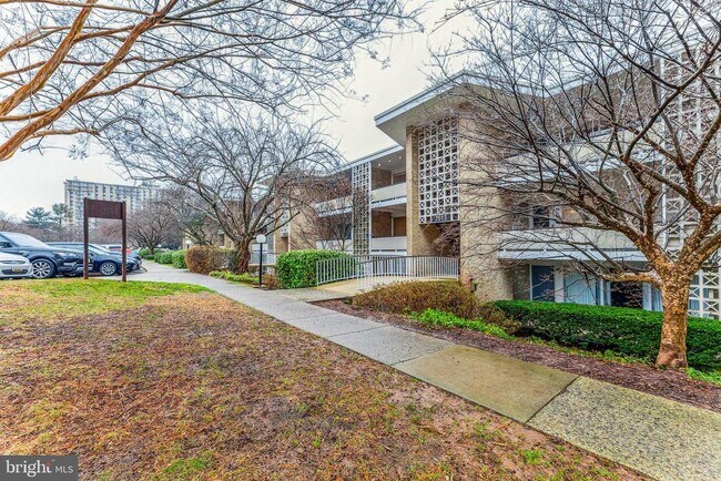 Foto del edificio - 7513 Spring Lake Dr