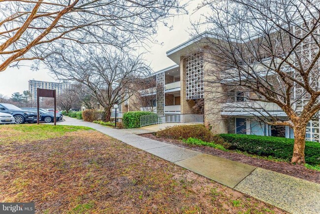 Building Photo - 7513 Spring Lake Dr
