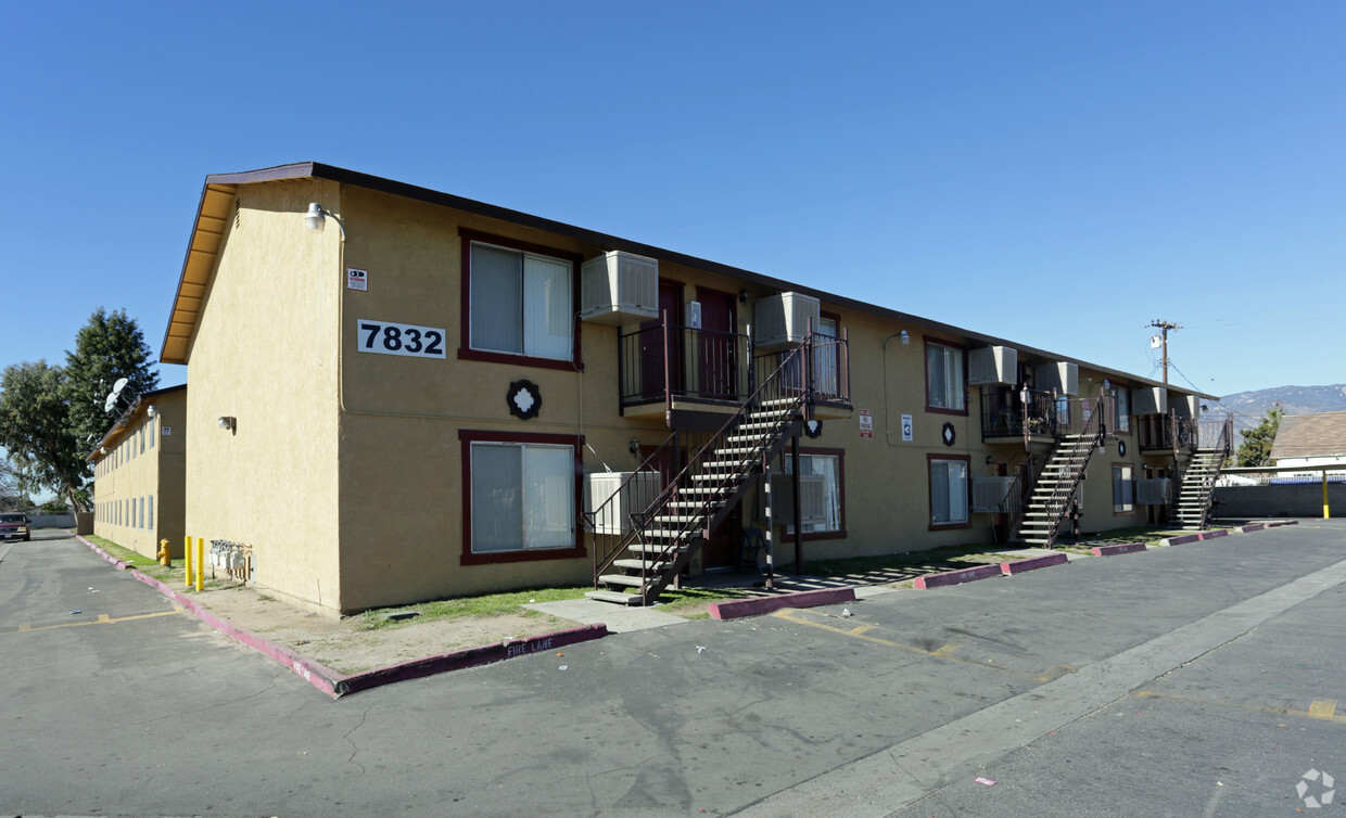 Building Photo - Bella Apartments
