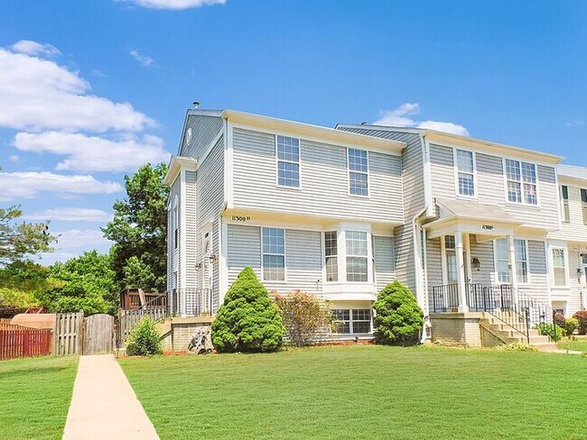 Building Photo - End Unit 3-Level Townhome in Millbrook Nei...
