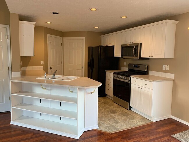 Building Photo - Great home in a great location. Close to S...