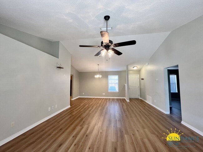 Building Photo - East Milton home with large yard!: Move-in...