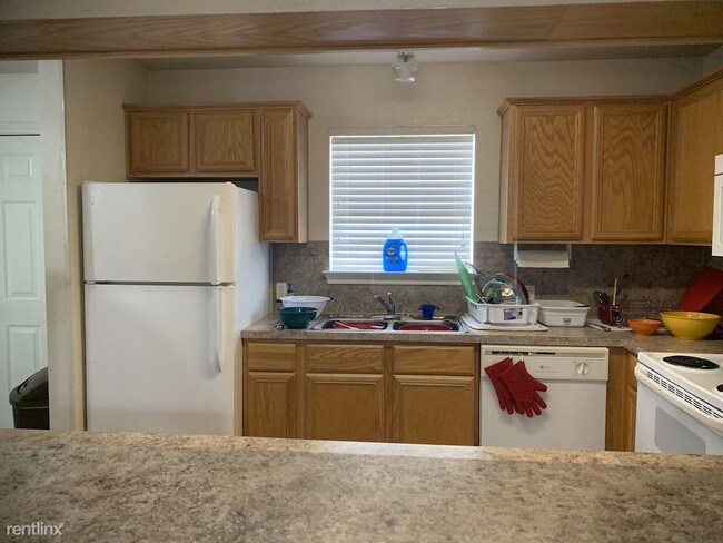 Building Photo - 3 br, 2 bath Duplex - 2026 Legacy Ln