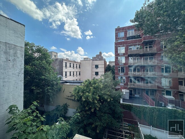 Foto del edificio - EAST 111 STREET