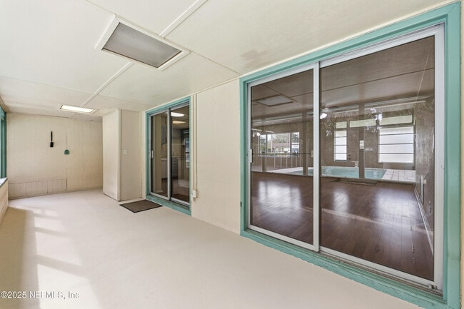 Building Photo - 457 Nightingale Rd