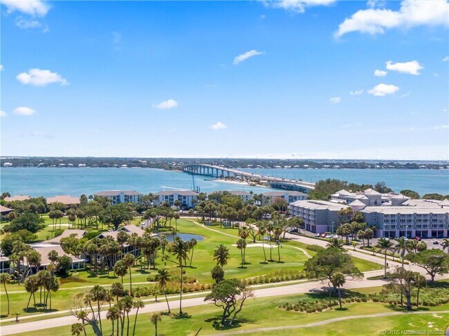 Foto del edificio - 5571 NE Gulfstream Way