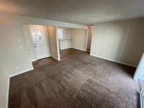 Building Photo - 336 Whitesell St W