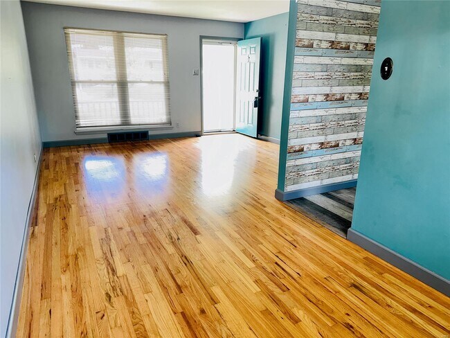 Foto del edificio - 410 Aqua Ridge Dr