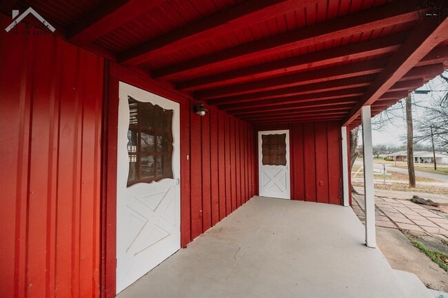 Building Photo - 808 S Yosemite St