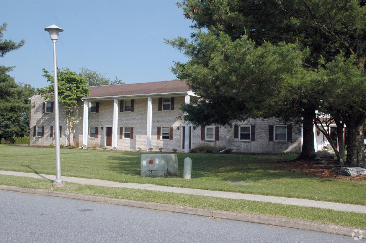 489 E Elmwood Ave, Mechanicsburg, PA 17055 Apartments in