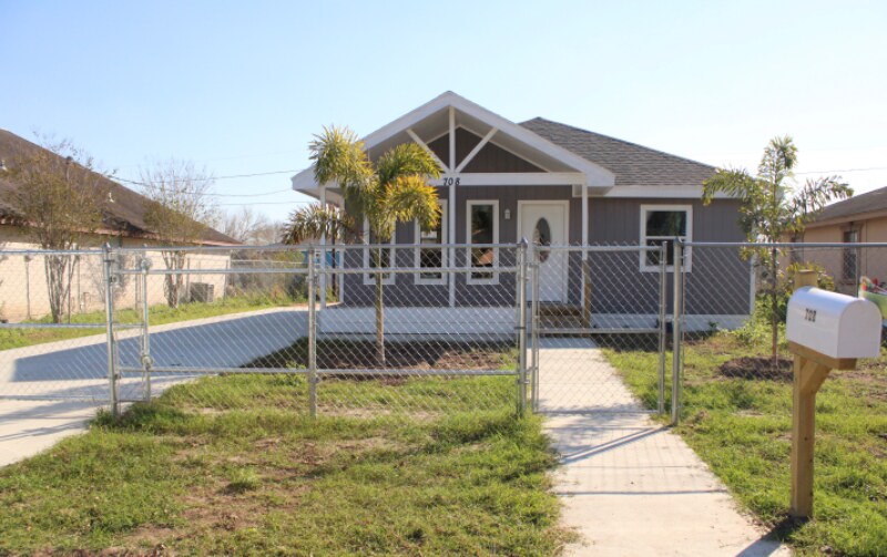 Primary Photo - 708 E Cedro St