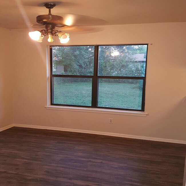 Building Photo - 7023 Greenberry Dr