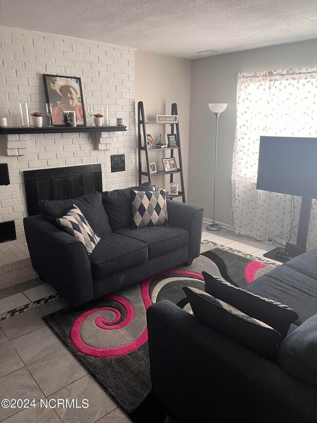 Foto del edificio - 424 Myrtlewood Cir