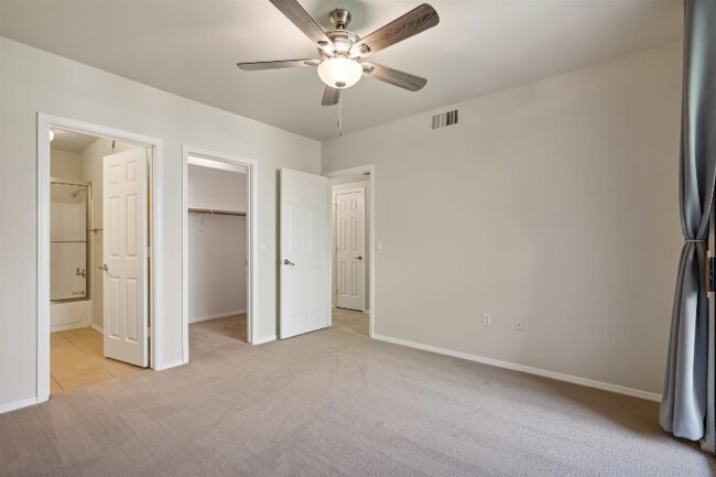 Foto del edificio - 4925 E Desert Cove Ave