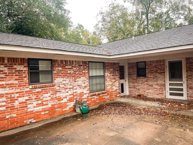 Building Photo - 2125 Clarice St