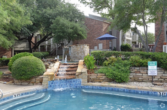 POOL - Post Oaks Apartments