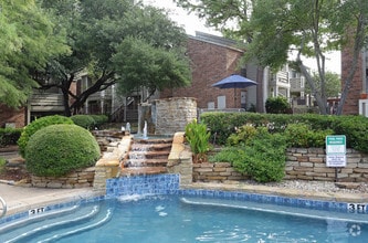 POOL - Post Oaks Apartments