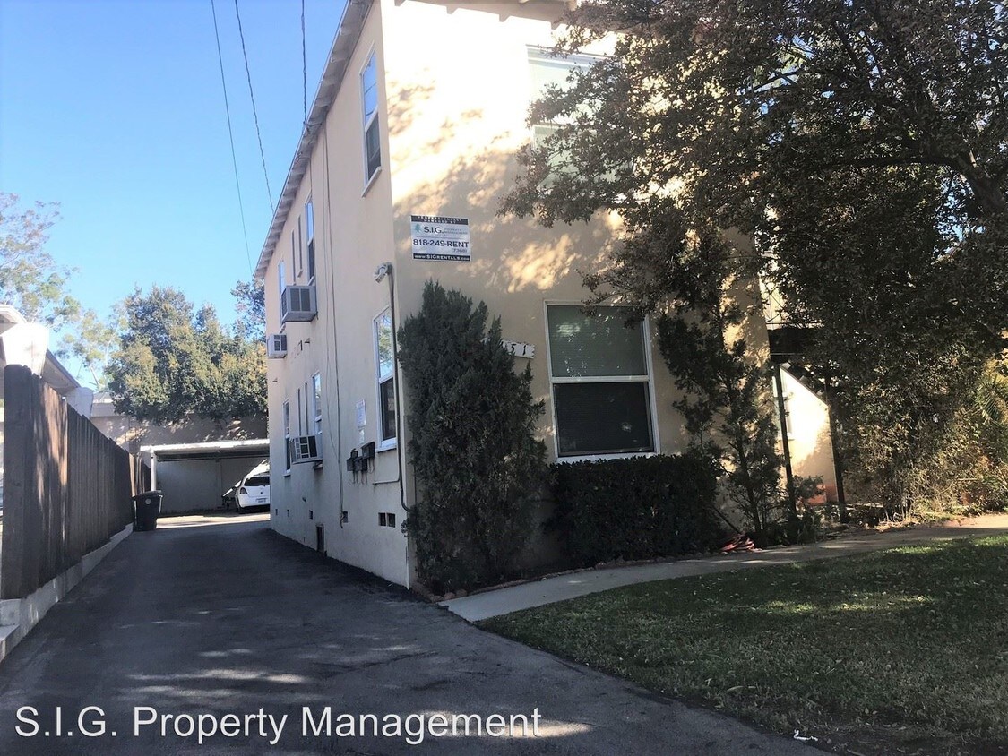 Building Photo - 1451-1453 Stanley Ave