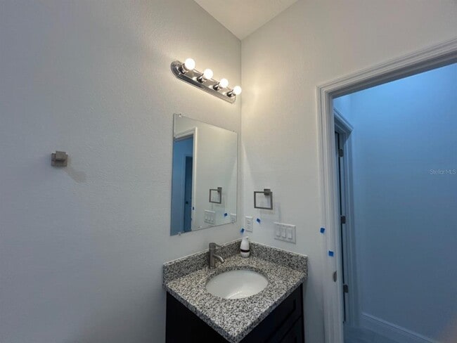 Building Photo - 2741 W Rutland Dr