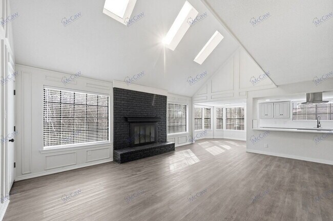 Building Photo - 5028 Groom Ln