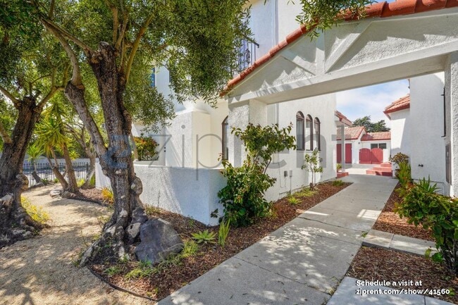 Building Photo - 225 Moana Pl