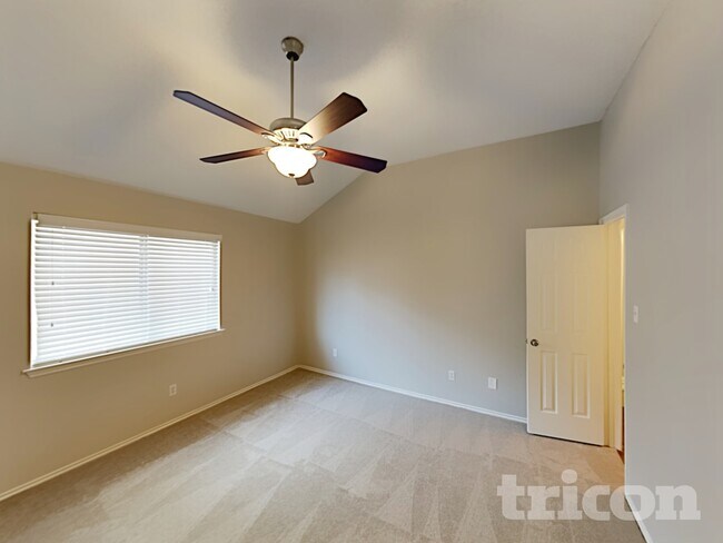 Building Photo - 1525 Juniper Ln