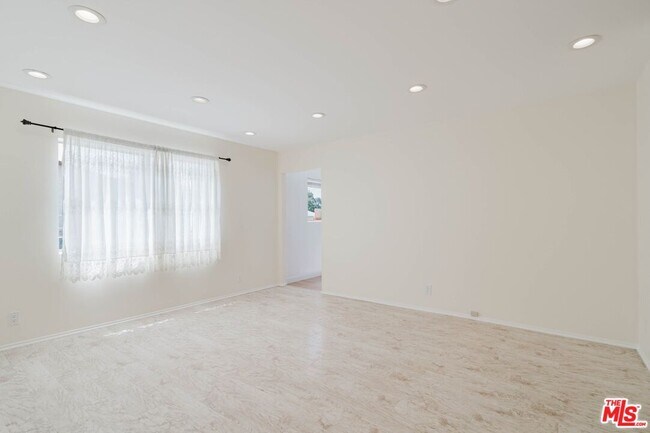 Foto del edificio - 10539 Samoa Ave