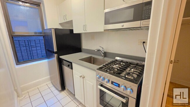 Building Photo - Spacious First-Floor Studio with Separate Alcove in Gramercy