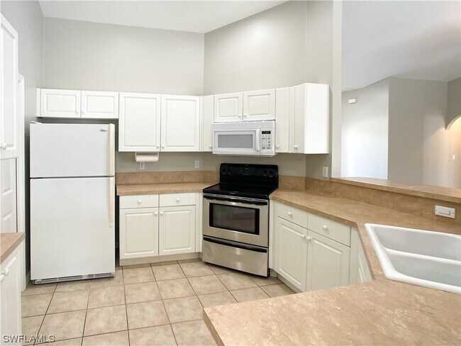 Building Photo - 4118 SW 17th Pl