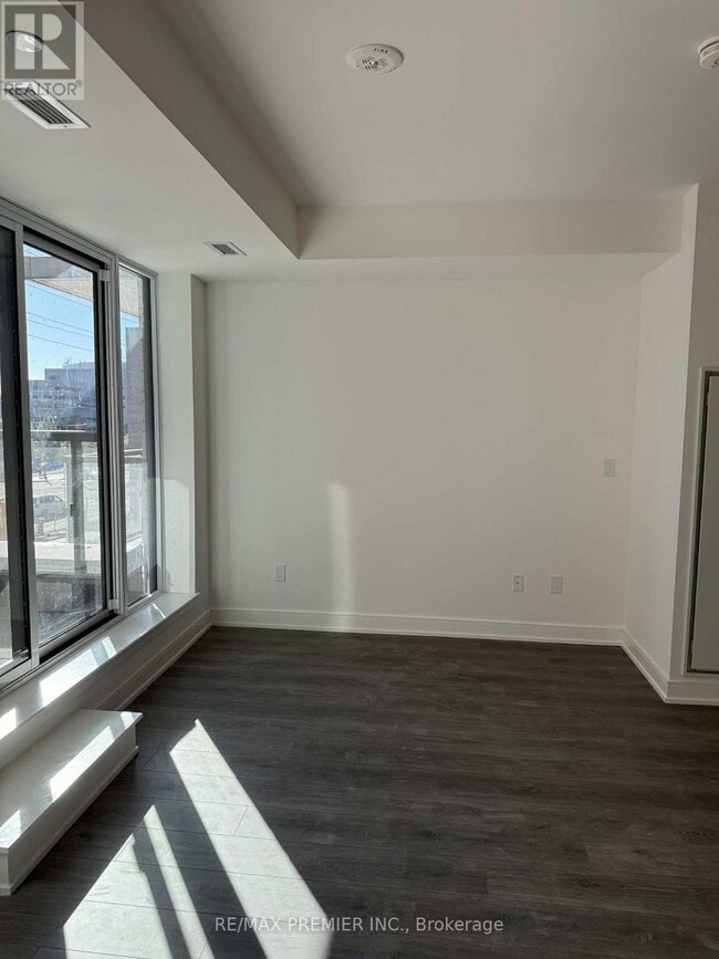 Building Photo - 715 Davis Dr