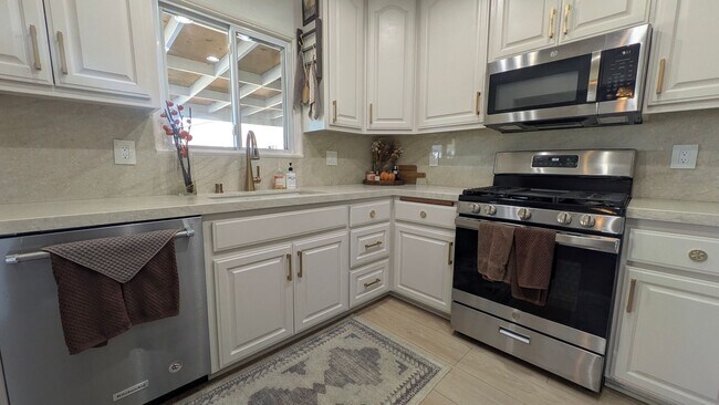 Foto del edificio - Newly remodeled home near Magnolia Center