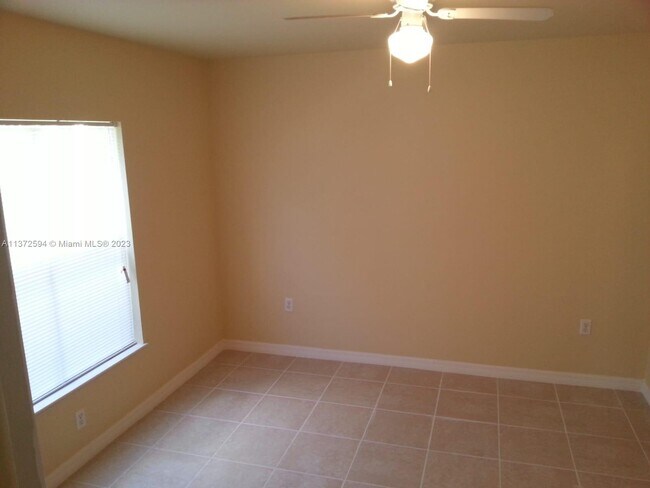 Building Photo - 4887 Via Palm Lakes Via