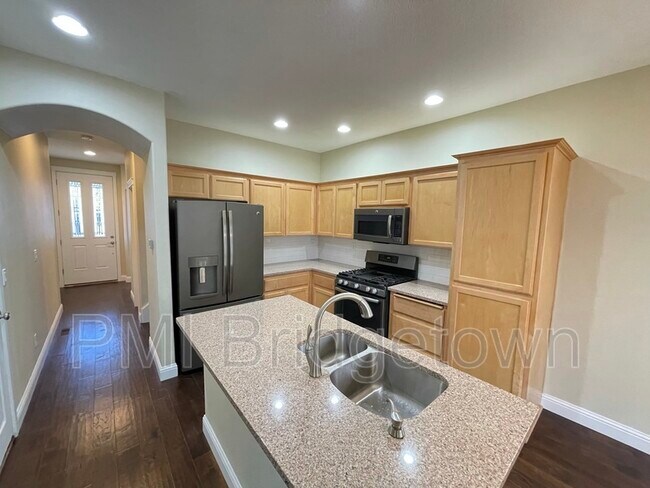 Building Photo - 266 NE 47th Pl