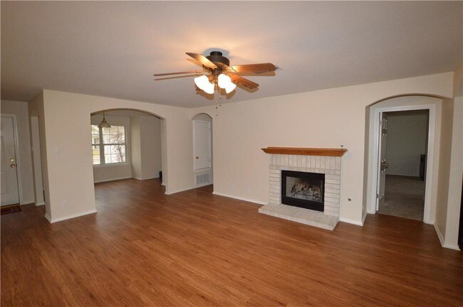 Foto del edificio - 2101 Hawksbury Way